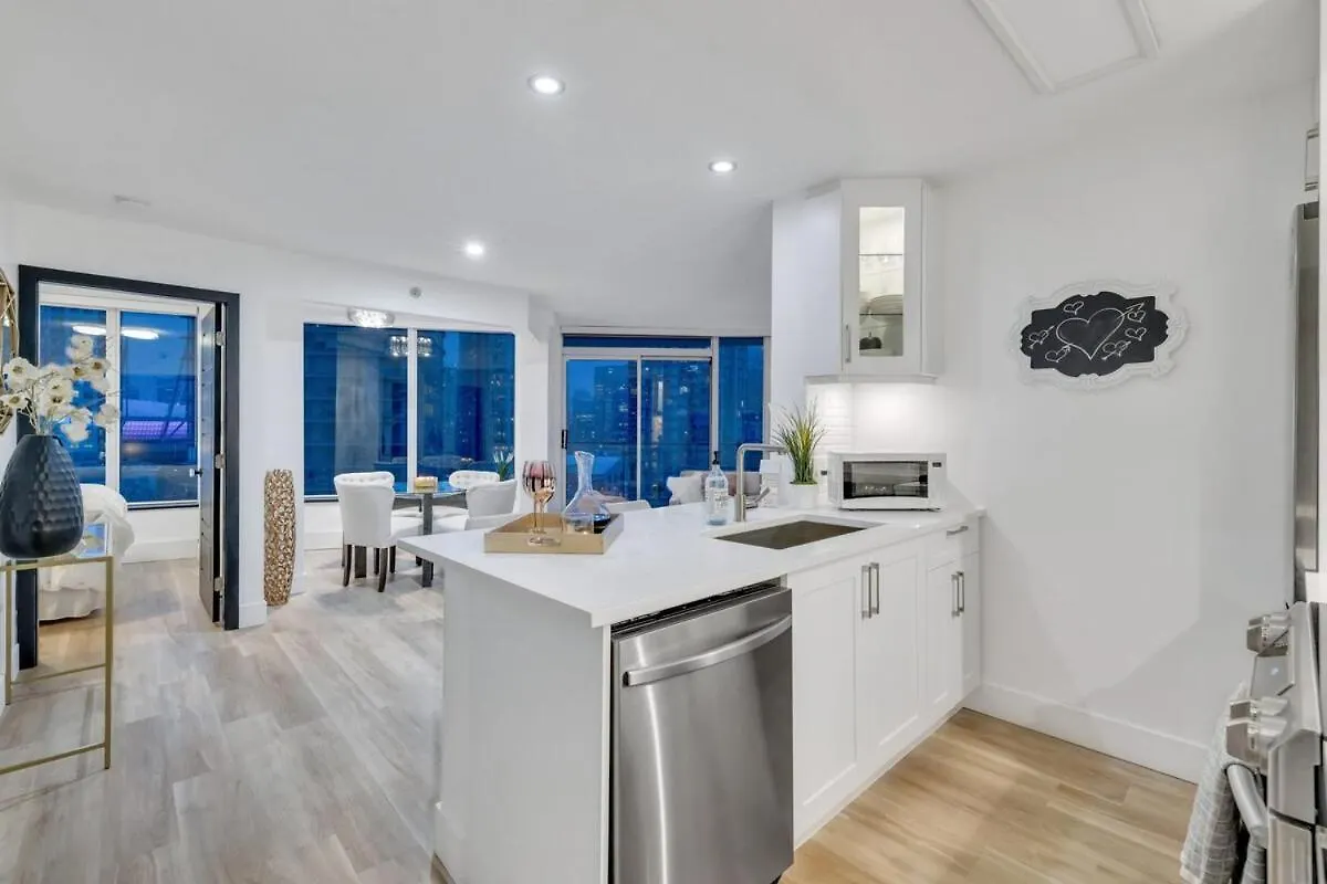 Modern 2Br 2Ba Condo In Heart Of Βανκούβερ